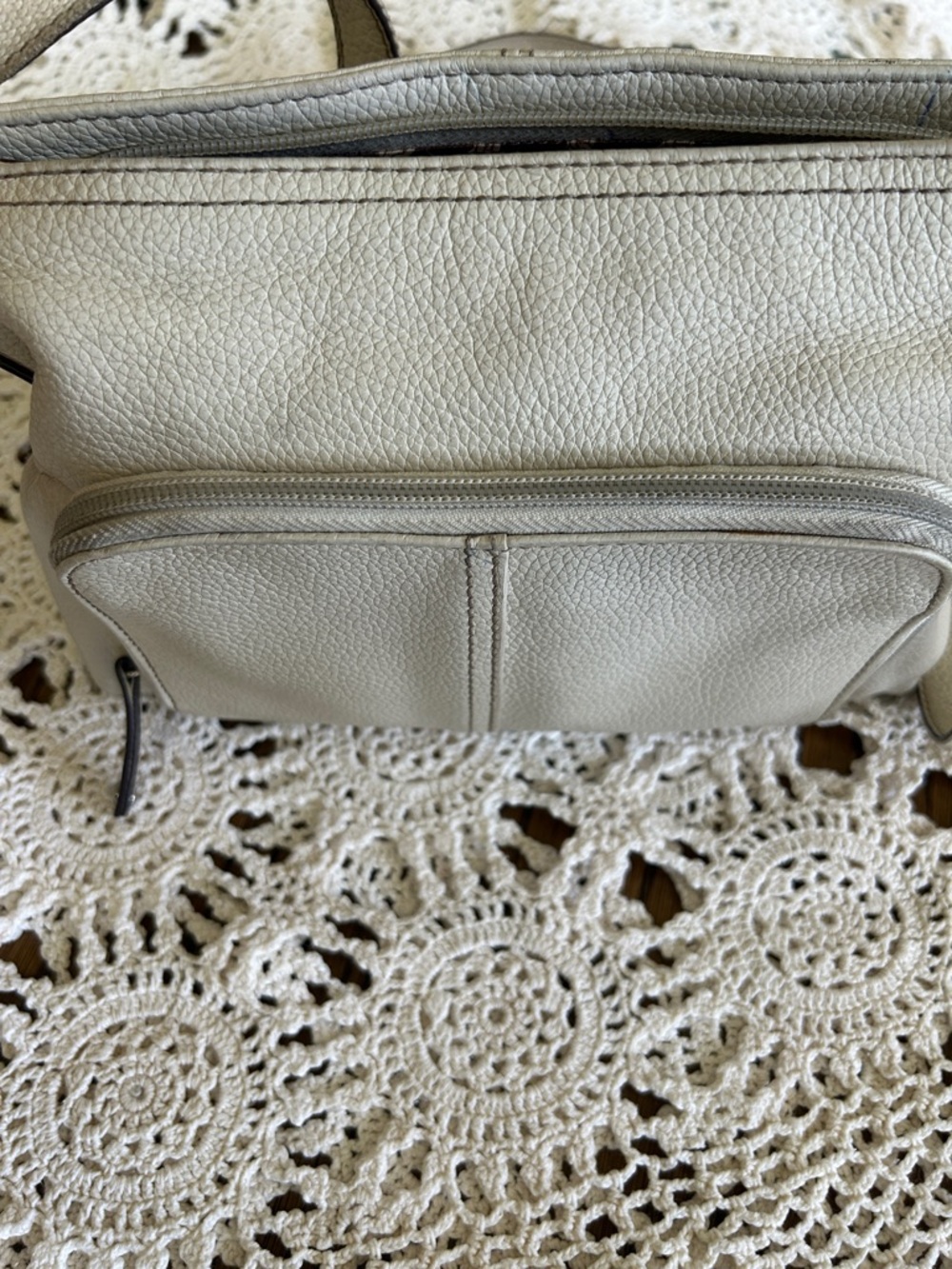 Clarks Light Gray Pebbled Leather Crossbody Bag - Picture 8 of 12